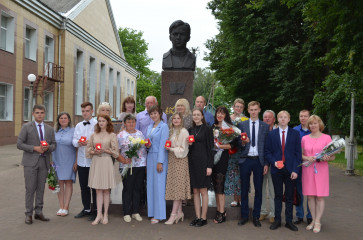 в Администрации района состоялось вручение медалей выпускникам общеобразовательных организаций Починковского района - фото - 8